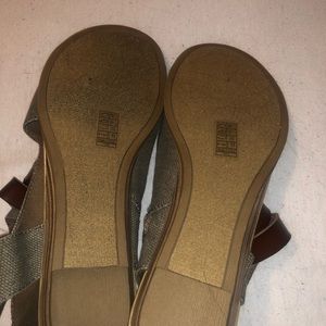 Women’s flats size 10